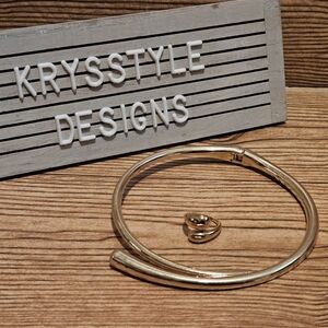 Gold Tone Hinge Open Collar Necklace Choker And Gold Ring Size 8